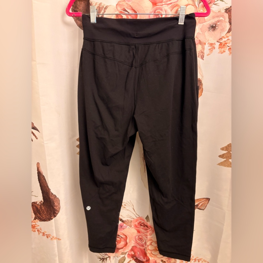 Size 6 Black Jogger capris - Picture 3 of 7